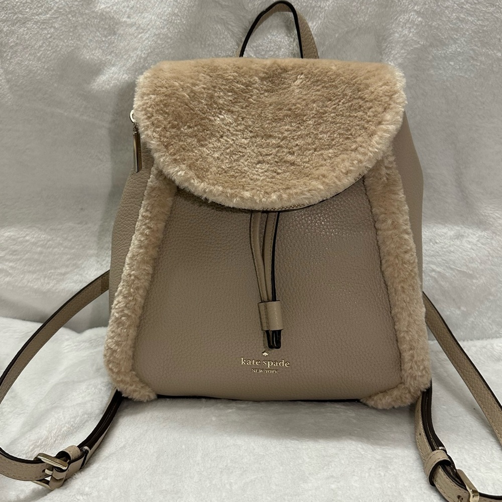 Kate Spade Beige Backpack with Plush Trim Pre- Owned
Excellent quality